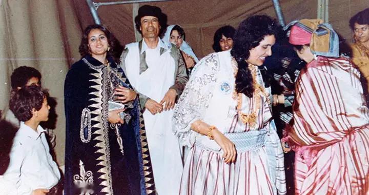 六辆装甲奔驰突围：卡扎菲女儿的逃亡路，藏着两个国家的庇护博弈