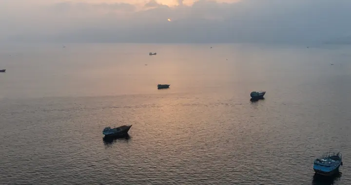美伊多哈谈判交锋：伊朗强要霍尔木兹海峡，美国画大饼游说