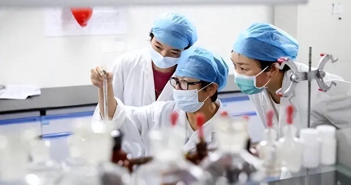 中美印艾滋病患者人数对比：印度高达250万，美国107万，中国呢