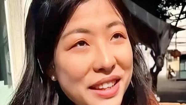 净水流深：四川抱游隼的女人  最近火遍全