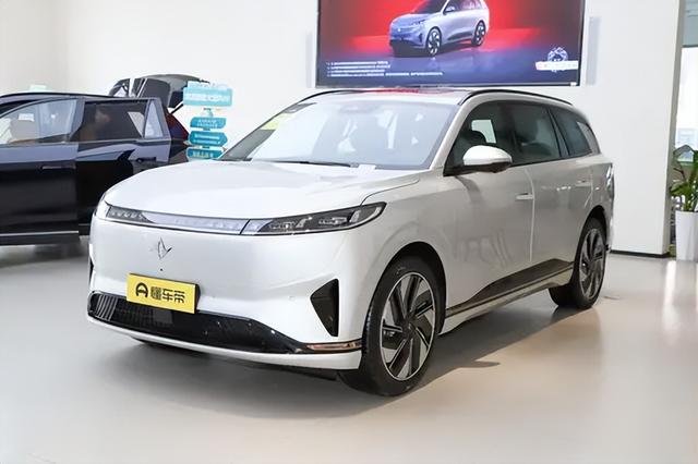 定位中大型SUV，轴距3025mm，解析东风奕派eπ008