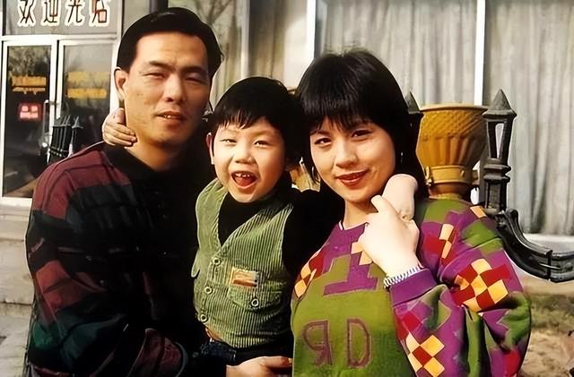 蔡振华背后的女人：极少露面，气质很美，婚后租过15平小黑屋
