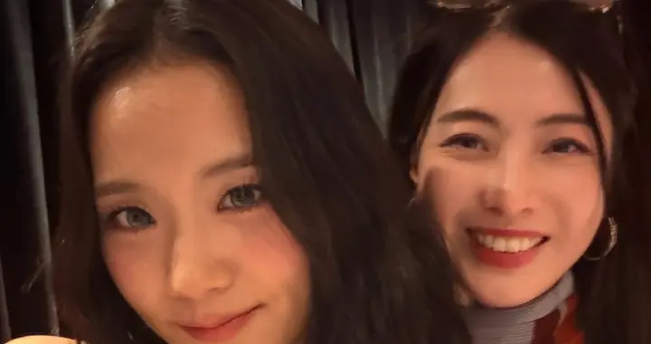 财气养人！47岁甘比一年比一年漂亮，与刘銮雄出行却打扮朴实