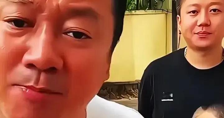 谢广坤回应与女儿关系，王小华透露婚后男方管钱，开撕后被封号