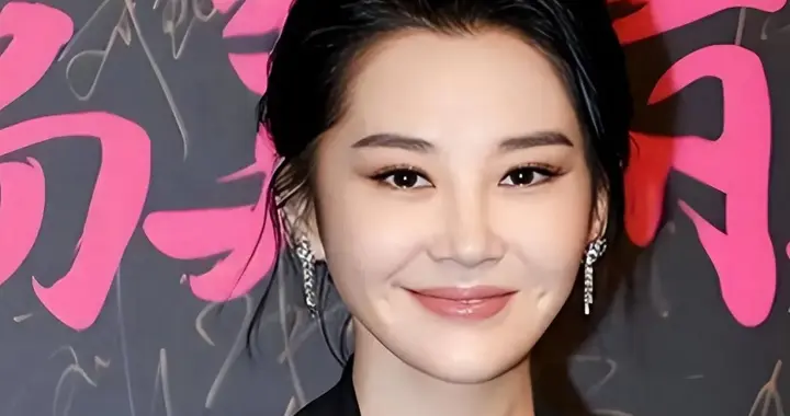 她一生“风流成性、老少通吃”，撩汉无数，现如今56岁却依旧单身