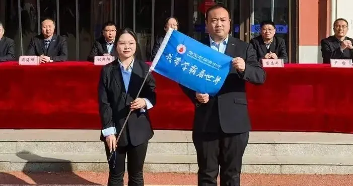 保定晚报对保定市同济中学第二期“我带学霸看世界”进行报道