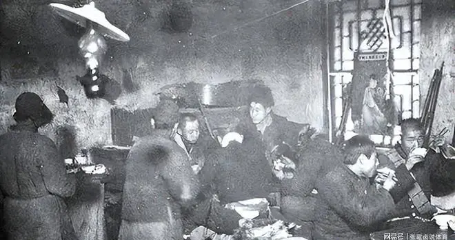 东北绺子伙食太魔幻：平时啃硬窝头，砸窑后12头猪炖成河