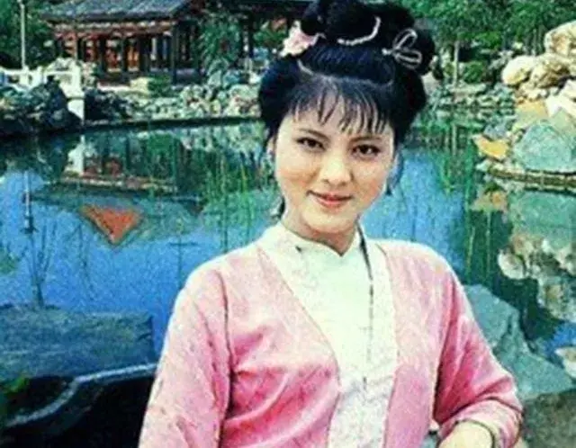 《红楼梦》中袭人省亲背后的家族算计与情感纠葛