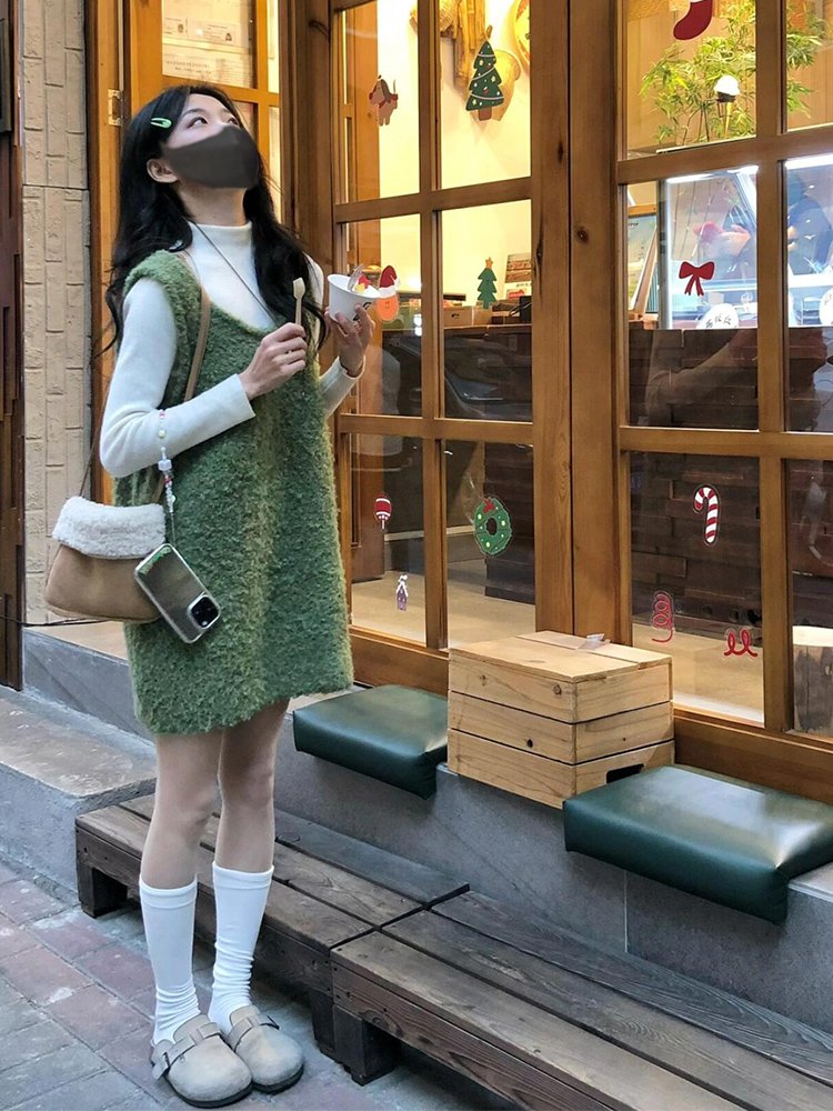 富家千金高级感穿搭绿色背心连衣裙