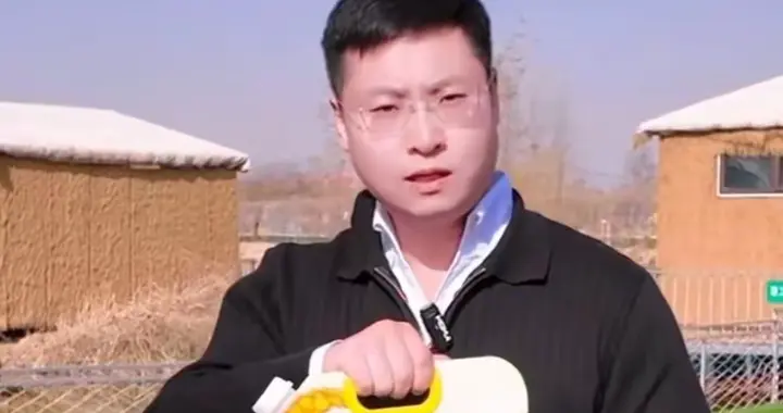 村支书卖小米被投诉停播，企业称遭模仿侵权，滞销谷物出路成谜。