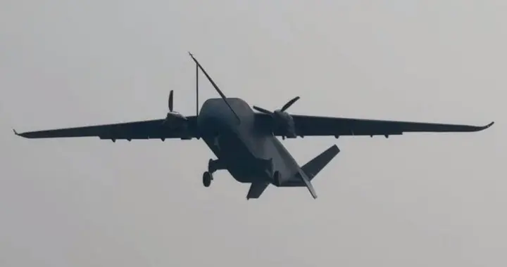 抢在郑丽文返台前，解放军定调统一，长鹰8起飞，航程超三千公里