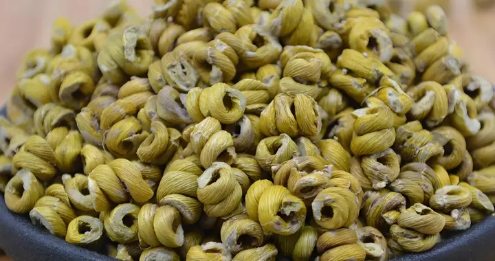 石斛煲汤怎么搭？这 6 种家常组合学起来，全家喝出好状态