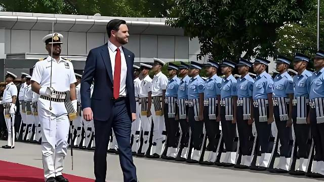 家家户户皆平安：万斯内心比谁都急切，只是