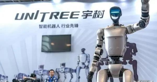 宇树股价腰斩、上市审批“踩刹车”！人形机器人告别“盲目追捧”