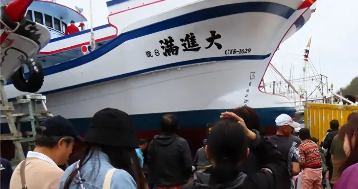 台媒爆料，大陆海警出手，扣押一艘台湾船只，船东沉默反应很奇怪