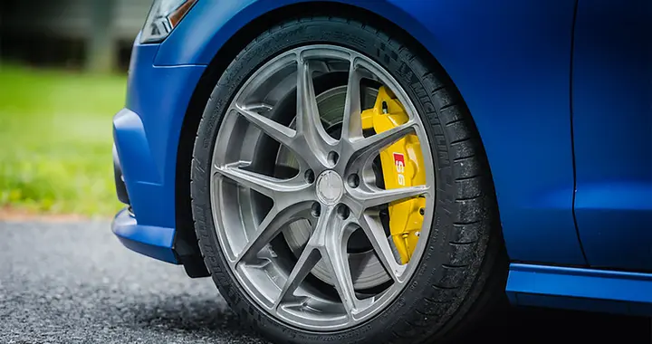 既然摩擦力与接触面积无关，为啥豪车卡钳还做那么大，图好看吗？