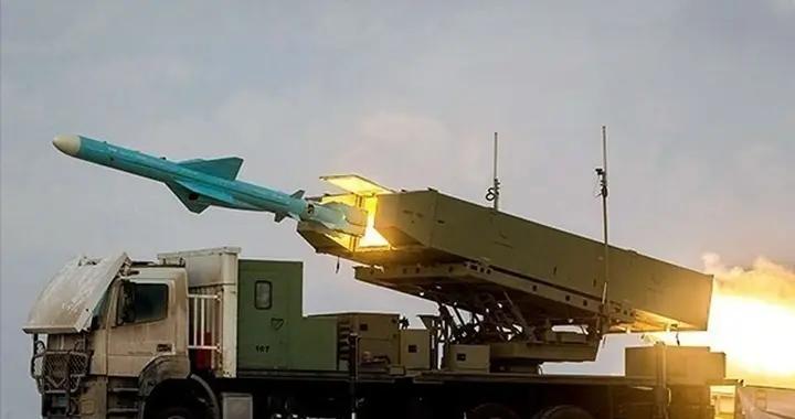 伊朗声称重创美军支援舰，C-802导弹参战了？自身军舰损失也不少