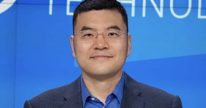 前新东方CEO，不教英语改“送快递”：自建40个海外仓，年入90亿