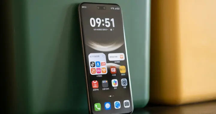 华为半价清仓的一款手机，从4499元跌至2260元，512GB+卫星通话