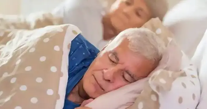 8小时睡眠被推翻了？医生建议：53岁以后，睡觉要注意这几个细节