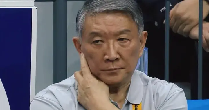 官宣！76-73大逆转，中国女篮提前直通世界杯，世界冠军拿下第2胜