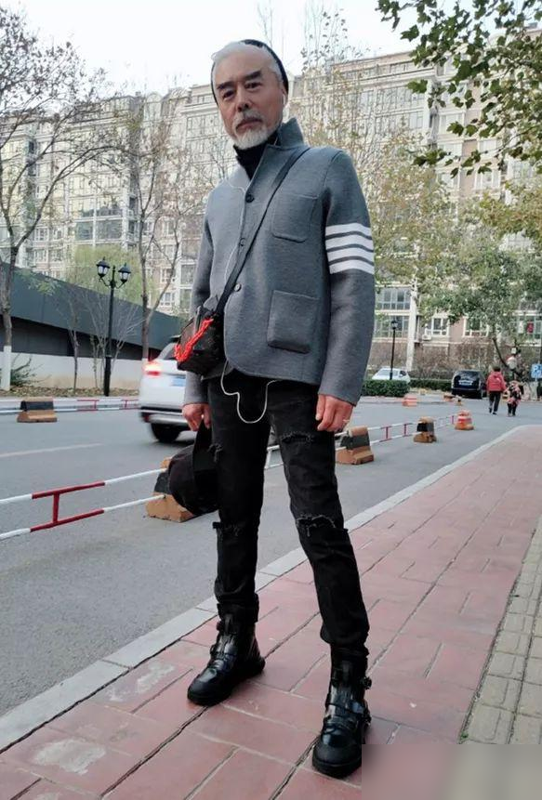 七旬大爷别穿皮裤了！这3条裤子，显气质又舒服