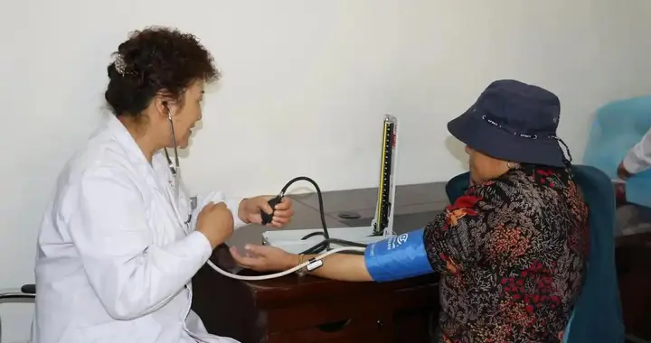 医生发现：高血压患者常喝白酒，不用多久，身体或遇这 3 坏处