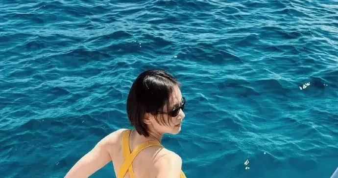 王子文泳装