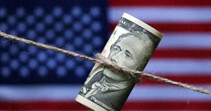 美债两月涨一万亿，中国继续狂抛不止，特朗普开始“胡言乱语”了