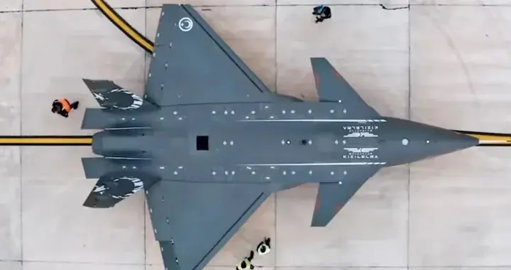 外形酷似歼-20却飞不快？土耳其红苹果无人机，卡在0.82马赫