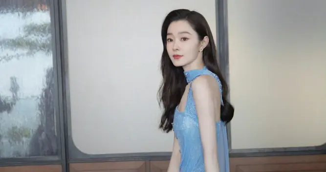 宋轶这抹“冰蓝裙”太绝了！黄皮也能穿的清冷感公式
