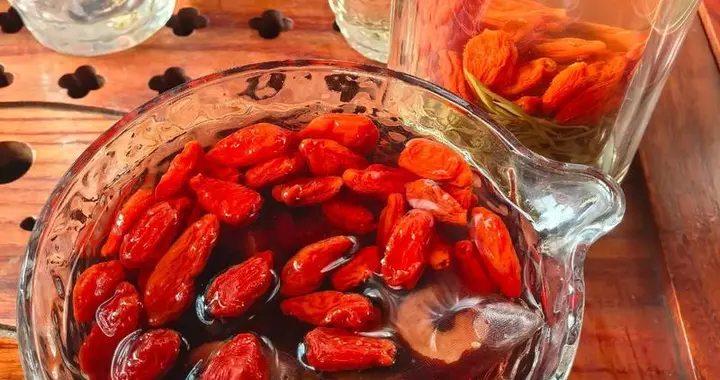 打工人冬季续命指南：中药泡澡不如按对穴位，这波操作稳了