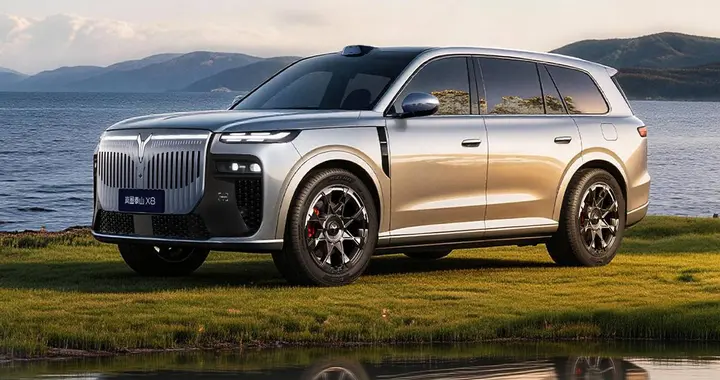 解锁看世界新角度！岚图泰山X8首发华为双联屏