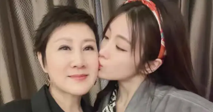 张凯丽也没想到，那个被骂“啃老”的女儿，如今也能给自己争气了