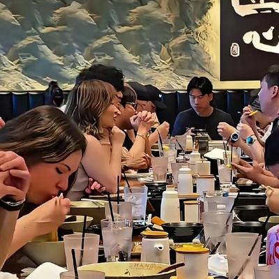 落叶有情：网友删除了在国外吃饭的画面