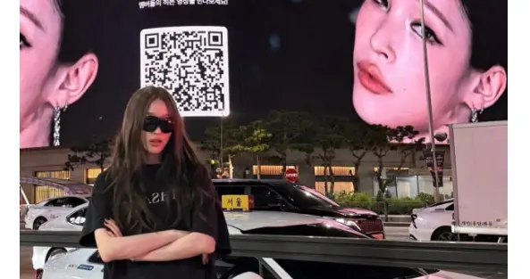韩国财阀四代女爱豆登上自家大屏，网友感慨：太有权利了！