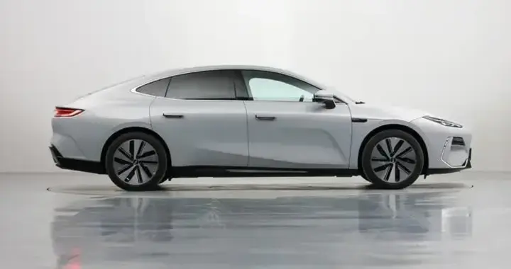 吉利银河E8推出610km长续航版，有什么亮点和需要提升的？