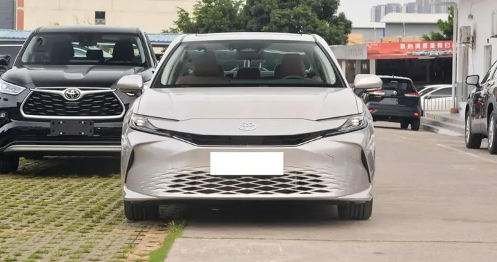 日系车硬碰硬，丰田凯美瑞和本田雅阁，到底该选谁？