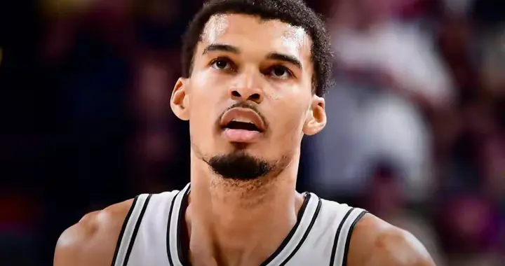 文班亚马本赛季参加评奖可能性不高了，米奇确实不会保护文班