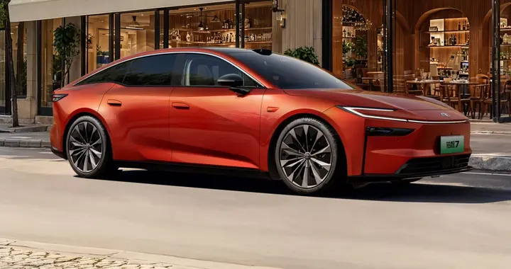 丰田又要出爆款？15.68万起定位纯电D级，配鸿蒙座舱+双腔空悬