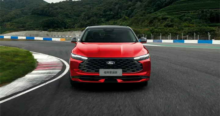 15万预算买合资B级车看它：261匹动力+超大空间，春节购车优惠大