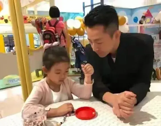 大S这辈子做的最正确的事，就是选择汪小菲当她孩子的爸爸。