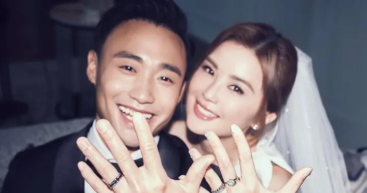 蔡卓妍官宣与小10岁男友结婚，男方做私教月入八万，交往数月同居