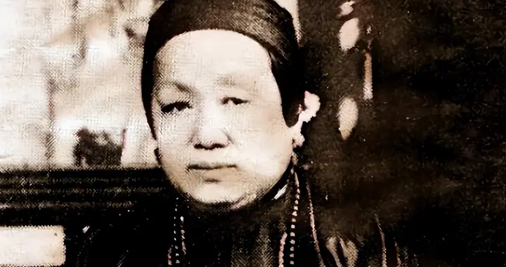 她是中国顶级豪门主母，8子女皆名人，孙辈6院士，1重孙名扬海外