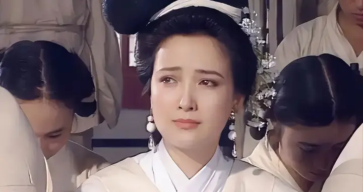 曝61岁演员何晴去世！因病退圈，演遍四大名著，人美感情弱