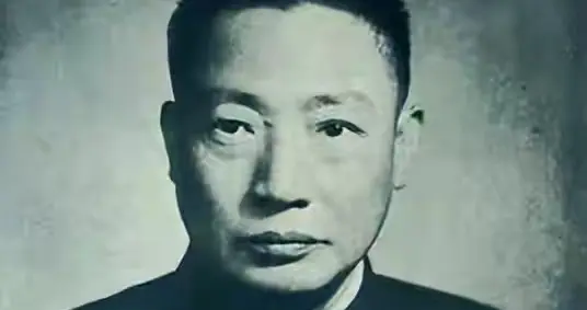 戴笠对毛人凤讲：第一次见到蒋介石，激动得两腿发抖，一时语塞！