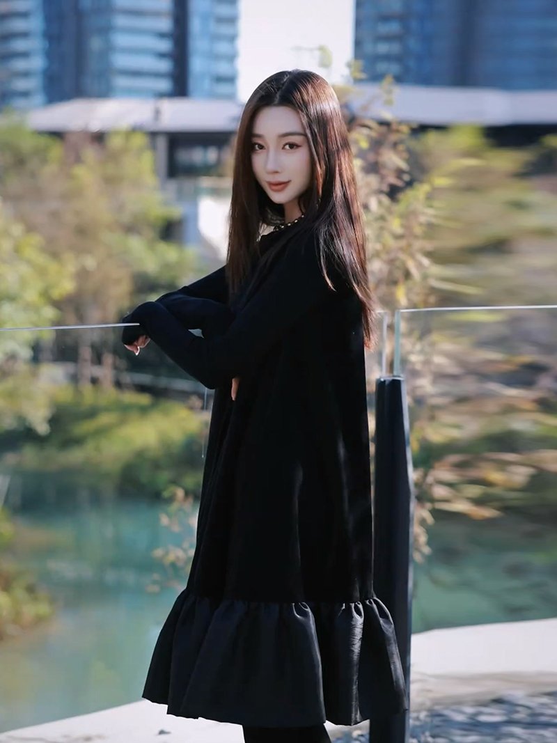 OOTD法式高级感黑色拼接圆领连衣裙