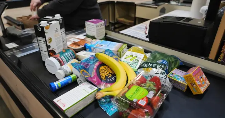 数百万民众慌了！美最高法院允许特朗普政府停摆期扣留食品援助