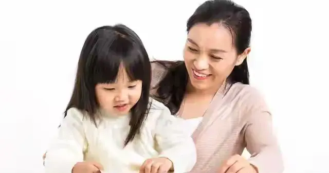 别让苛责成为孩子心头的刻刀：那些被父母差评的童年，要一生治愈