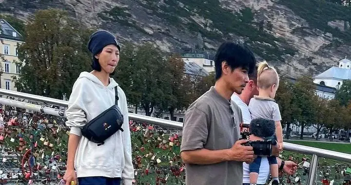 蔡少芬和张晋这张旅行照，好多人第一反应是，哇，怎么老了这么多